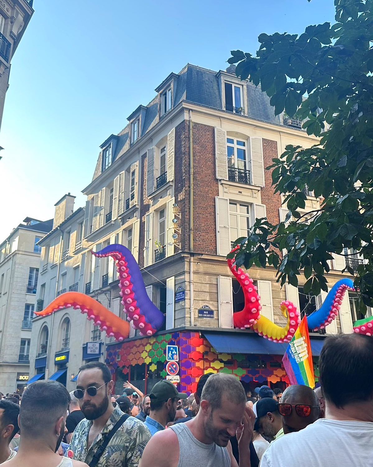 パリ研修中Marche des fiertés LGBT🏳️‍#プライドパレード 行ってきました‪.ᐟ‪.ᐟ#ジェンダーレス #多様性 #みんなちがってみんないい #世界はカラフルだ #
